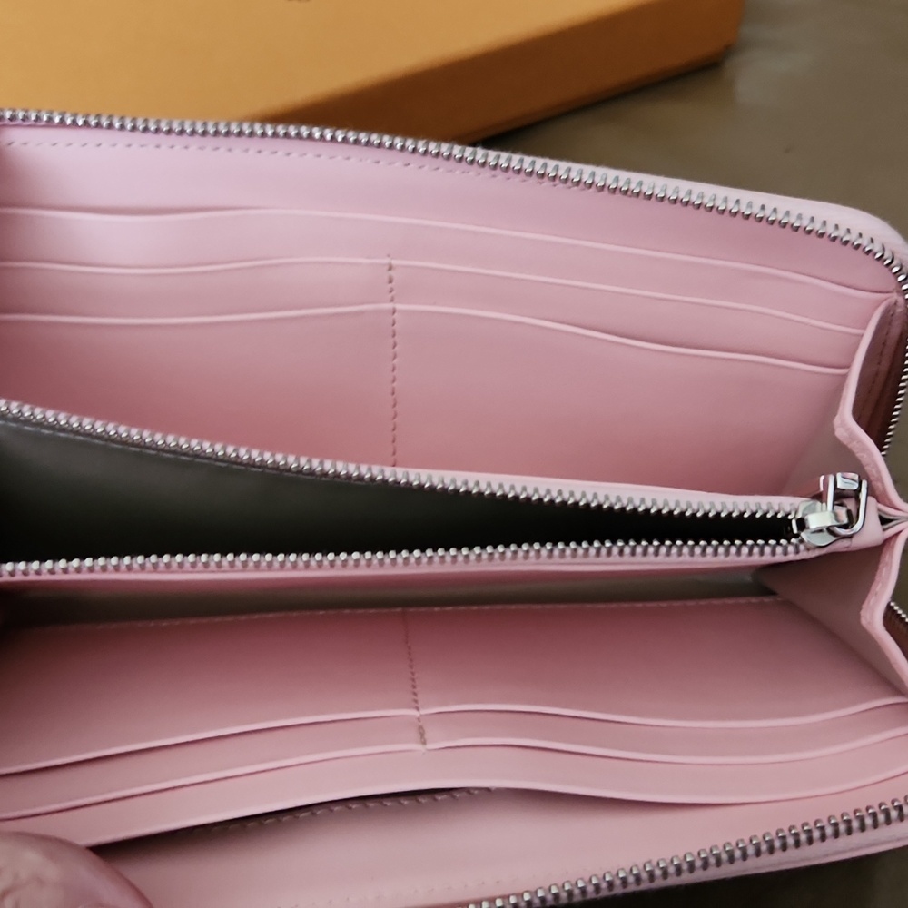 Wallet - Picture 3 of 4